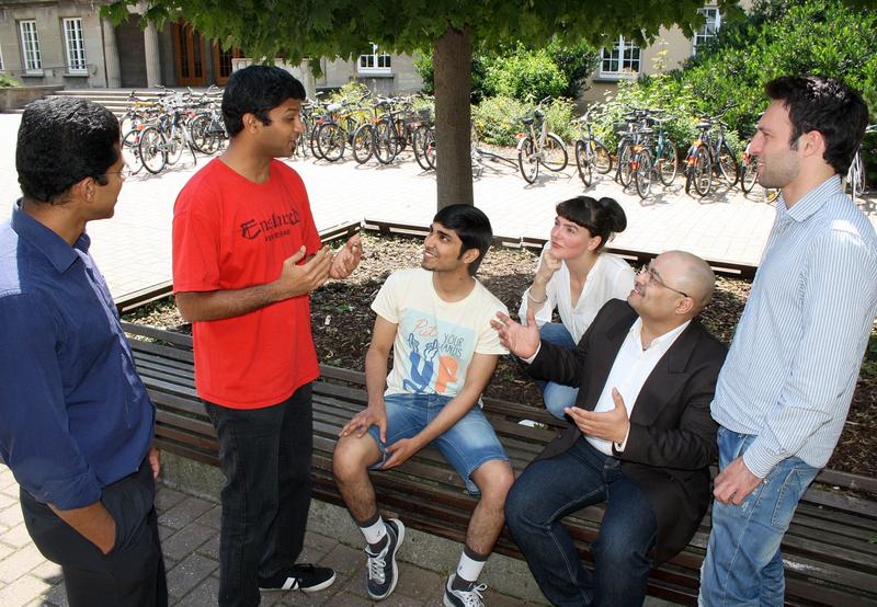 Mit der Idee eines regionalen Bio-Einzelhandels auf Genossenschaftsbasis, der auch sozial benachteiligten Mitarbeitern eine Chance geben will, hat ein deutsch-, indisch-, italienisches Studententeam den Businessplan-Wettbewerb 2013 an der HHL Leipzig Graduate School gewonnen. Quelle: HHL