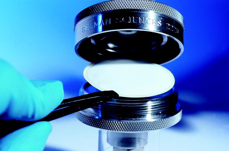                            Membran mit Nanopartikeln zur Wasserreinigung (Bild: © Fraunhofer IGB, Stuttgart)