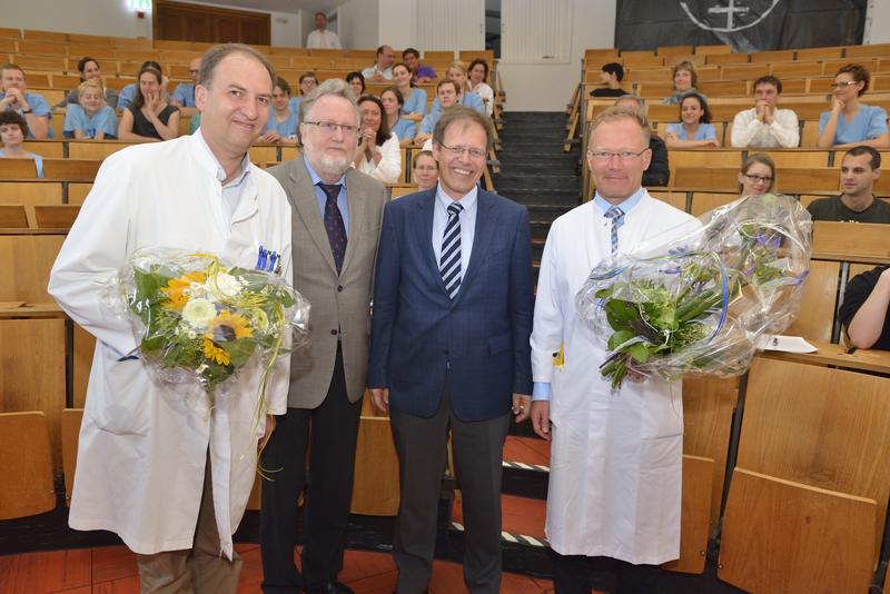Feierliche Amtsübergabe: Prof. Dr. Joachim Wölfle, der Geschäftsführende Direktor des Zentrums für Kinderheilkunde Prof. Dr. Dr. Peter Bartmann, der Ärztliche Direktor Prof. Dr. Dr. h.c. mult. Wolfgang Holzgreve und Prof. Dr. Rainer Ganschow (v. links).