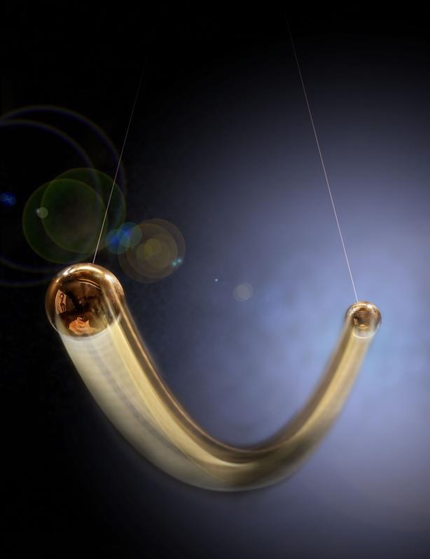 Als „Quantenpendel“ schwingen die Ionen in beide Richtungen gleichzeitig. 