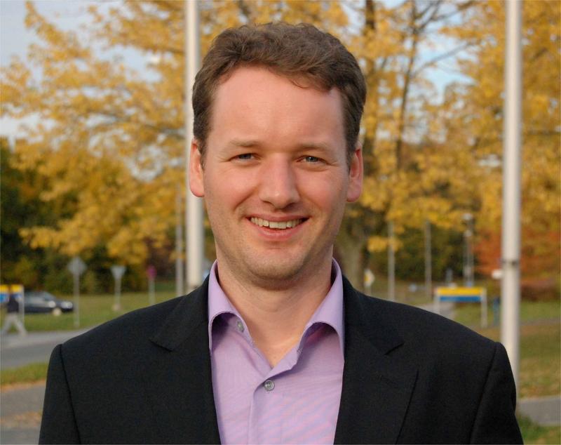 Prof. Dr. David Stadelmann, Professor für Entwicklungsökonomik an der Rechts- und Wirtschaftswissenschaftlichen Fakultät der Universität Bayreuth.