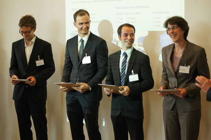 Tim Schulze, Marco Schossig, Matthias Muth und Imke Haverkamp (v.l.n.r.) sind die Preisträger des Silicon Science Award 2013