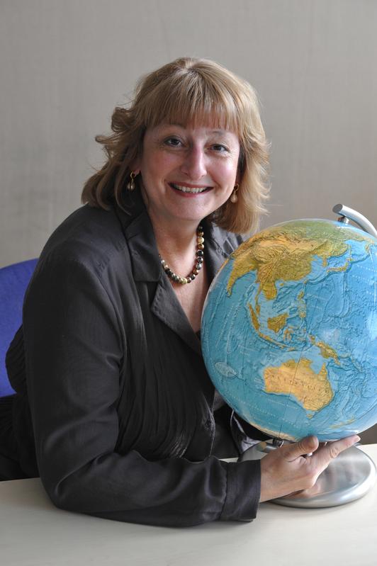 Die Geographin Prof. Dr. Christiane Schmullius von der Universität Jena will mit Radar-Fernerkundungssensoren die Wälder des Thüringer Holzlandes kartieren.