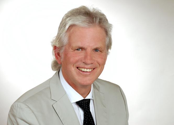 Prof. Dr. Willi Joachim lehrt seit 1995 Privat- und Wirtschaftsrecht, Hotel- und Reiserecht sowie Business Ethics an der ISM. Zuvor war er als Rechtsanwalt in überregionalen und örtlichen Wirtschaftskanzleien sowie im Management von Hotel- und Immobilienunternehmen tätig. 