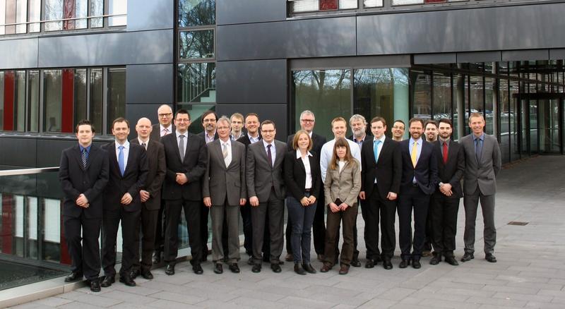 Projektstart an der Zukunftsmeile 1 in Paderborn: Mit vereinten Kräften forschen Wirtschaft und Wissenschaft an der Zukunft der Elektromobilität.