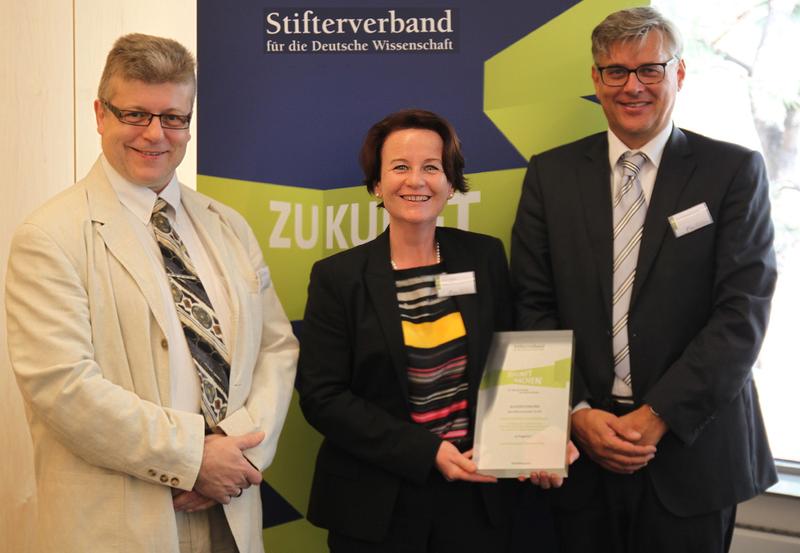 v.l.: Prof. Dr. habil. Rüdiger Reinhardt, Prof. Dr. Julia Sander, Dr. Volker Meyer-Guckel