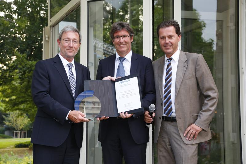 Dr. Eichendorf mit den Vorstandsmitgliedern der DGAUM, Prof. Kraus und Prof. Brüning (v.li.n.re.)