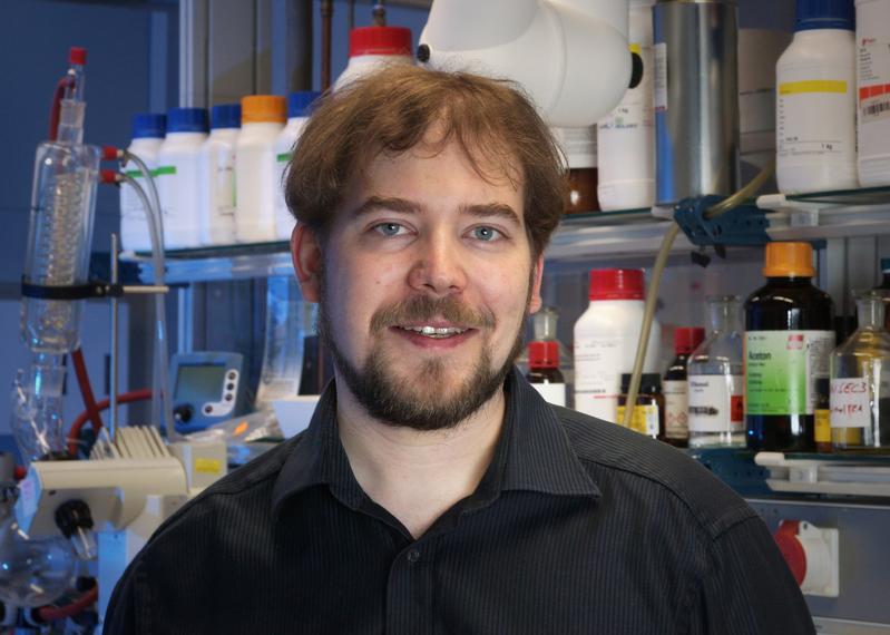 Felix H. Schacher, Juniorprofessor für Polymer-basierte Nanoobjekte der Friedrich-Schiller-Universität Jena, wird am 3. September mit dem Dr. Hermann-Schnell-Stipendium ausgezeichnet.