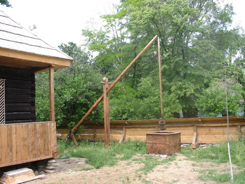 Dezentrale Wasserversorgung: Ein Ziehbrunnen in Rumänien