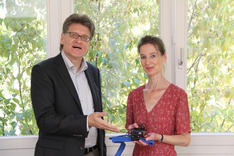 Hans-Jürgen Wolfgram (l.) und Prof. Dr. Martina Piefke (r.)