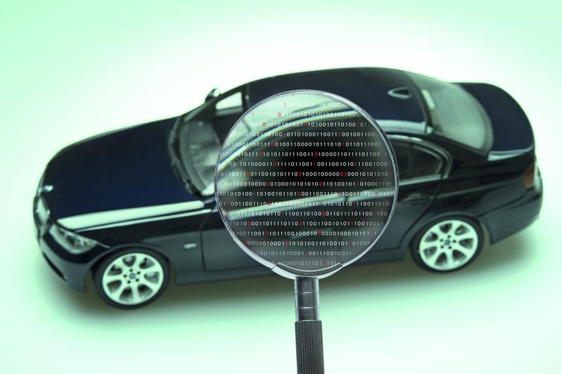 In SafeAdapt wird die Software-Architektur von Fahrzeugen überarbeitet, so dass die vielen sicherheitskritischen Software-Funktionen auf wenigen Steuergeräten zuverlässig ausgeführt werden.