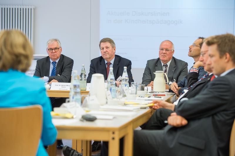von links: Rektor Prof. Dr. Reiner Marquard, Oberkirchenrat Helmut Strack, Wolfgang Poppen - Verleger Badische Zeitung und Drittmittelgeber Projekt ForschungsKita