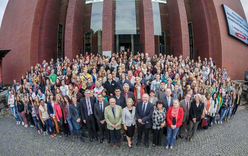 Über 300 Gäste, davon rund 200 Studienanfängerinnen und -anfänger, hat die Leitung der Hochschule für Gesundheit am 16. September 2013 im Deutschen Bergbau-Museum in Bochum begrüßen können.
