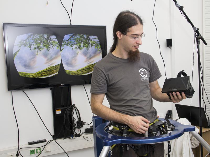 Tuncay Cakmac mit dem Virtualizer
