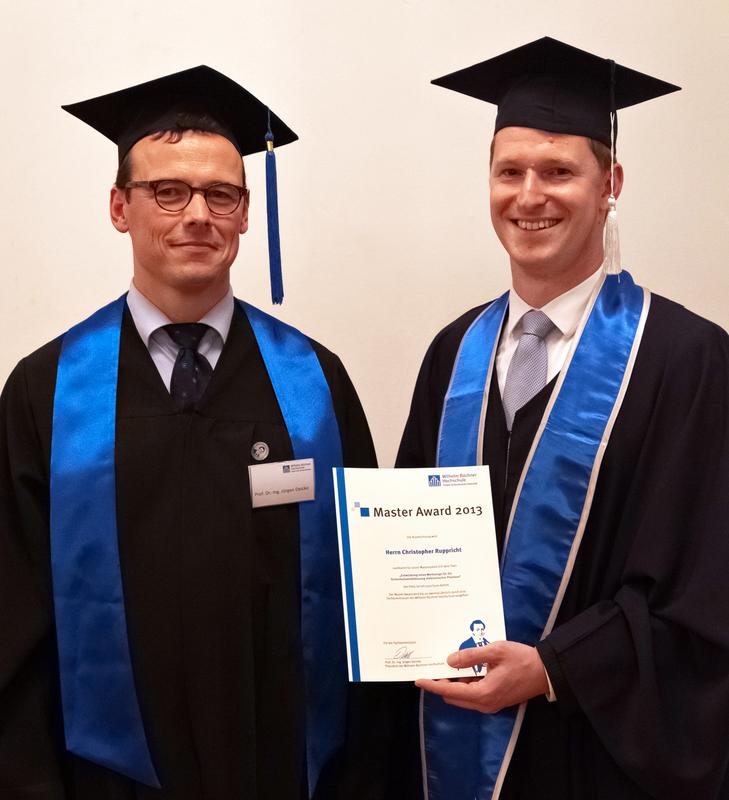 Prof. Dr.-Ing. Jürgen Deicke, Präsident der Wilhelm Büchner Hochschule und Christopher Ruppricht, Preisträger des Master-Awards