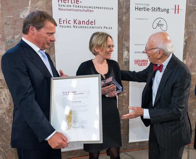Prof. Sonja Hofer receives the Eric Kandel Young Neuroscientists Prize.