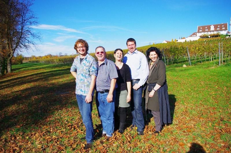 Das Team „TrauErLeben“ hat nun die Ergebnisse des Forschungsprojektes vorgestellt. Von links: Dr. David Pfister, Professor Dr. Michael Wissert und Alexandra Vogt von der Hochschule Ravensburg-Weingarten, Lutz Nelles, Monika Müller (Kooperationspartnerin des Projekts, ALPHA Bonn).