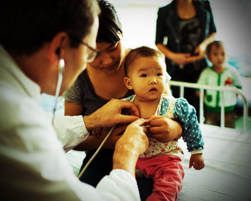 Dr. Johannes Kroll am Wuhan Children Hospital in China