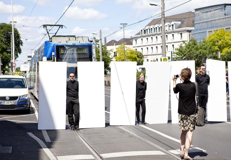 Eine Intervention im öffentlichen Raum der Autoren im Juni 2012 in Bonn: Die Aktion SPACEmaker!