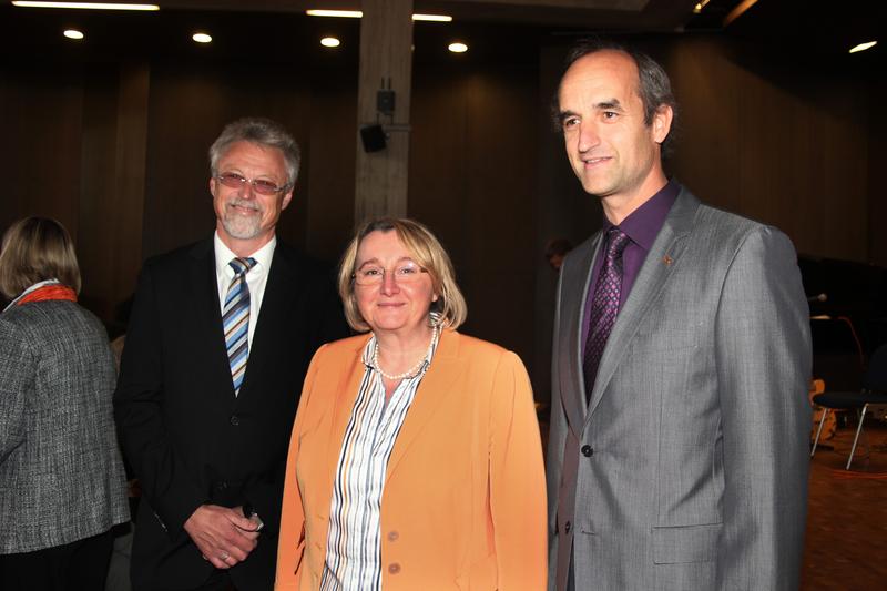 Amtsübergabe an der Hochschule Esslingen im Beisein der Wissenschaftsministerin; v.l.: Prof. Dr.-Ing. Bernhard Schwarz, Theresia Bauer, Prof. Dr. rer. nat. Christian Maercker