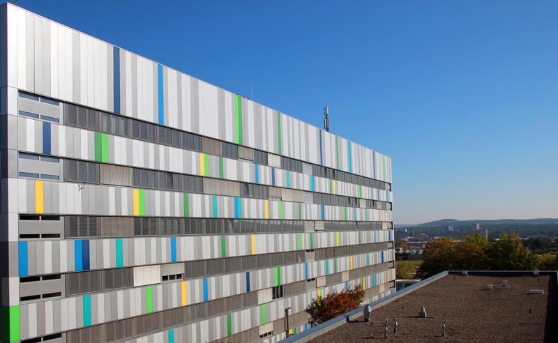 Charakteristische Fassade: Hier ist unter anderem das II. Physikalische Institut der Universität Gießen beheimatet.