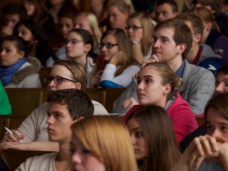 Mit mehr als 28.000 Studierenden hat die Universität Tübingen im Wintersemester 2013/14 ein neues Rekordhoch erreicht. 