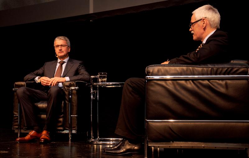 Professor Dr. Willi Diez im Interview mit Audi-Chef Rupert Stadler beim diesjährigen Tag der Automobilwirtschaft. 
