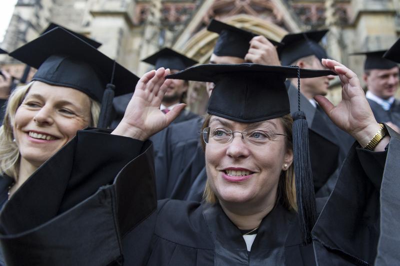 Absolventinnen des berufsbegleitenden MBA-Programms der HHL Leipzig Graduate School of Management. Quelle: HHL