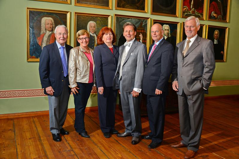 Freunde und Förderer der Universität: Dr. Wolfgang Röller, Ramona Mitsching, Hannelore Wentzel, Dr. Ralf-Torsten Speler, Roger Schenkel, Wulf Meier (von links). Foto: Michael Deutsch