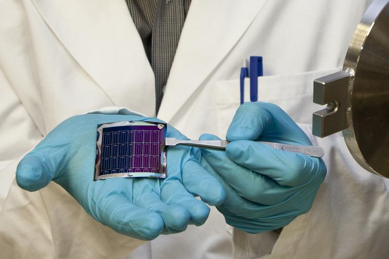 Hocheffiziente und flexible CIGS-Solarzellen auf Polyimidfolie entwickelt mit einem neuen Prozess.