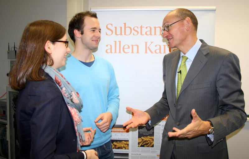 3. Handelsblatt Mensagespräch am 5. November 2013 an der HHL. Dr. Daniel Stelter (rechts) mit HHL-Studenten. Foto: HHL
