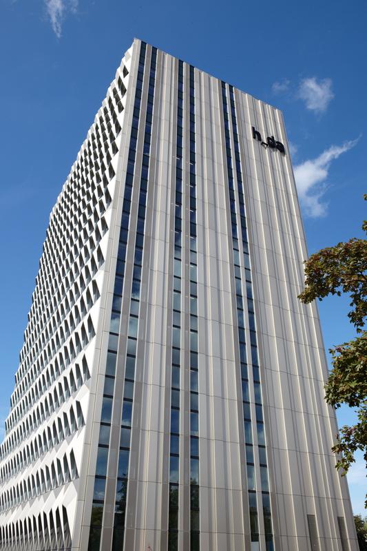 Hochhaus Hochschule Darmstadt, Blick auf Ostseite der Fassade