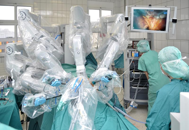 Neue Laser- und Roboter-Technik prägen heute das Profil  der UKJ-Urologie.