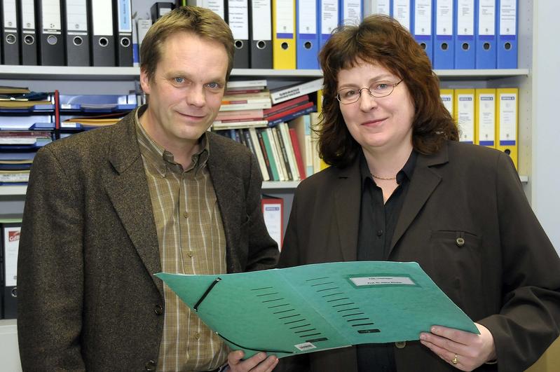 Prof. Dr. Ludgera Vogt und Prof. Dr. Andreas Dörner untersuchen Politsatire im TV.