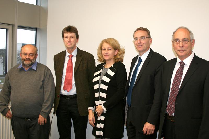 v.l: Prof. Dr. Peter Adelmann, Prof. Dr. Achim Bubenzer, Prof. Dr. Uta M. Feser, Prof. Dr. Elmar Steurer und Prof. Dr. Bernard Wagemann