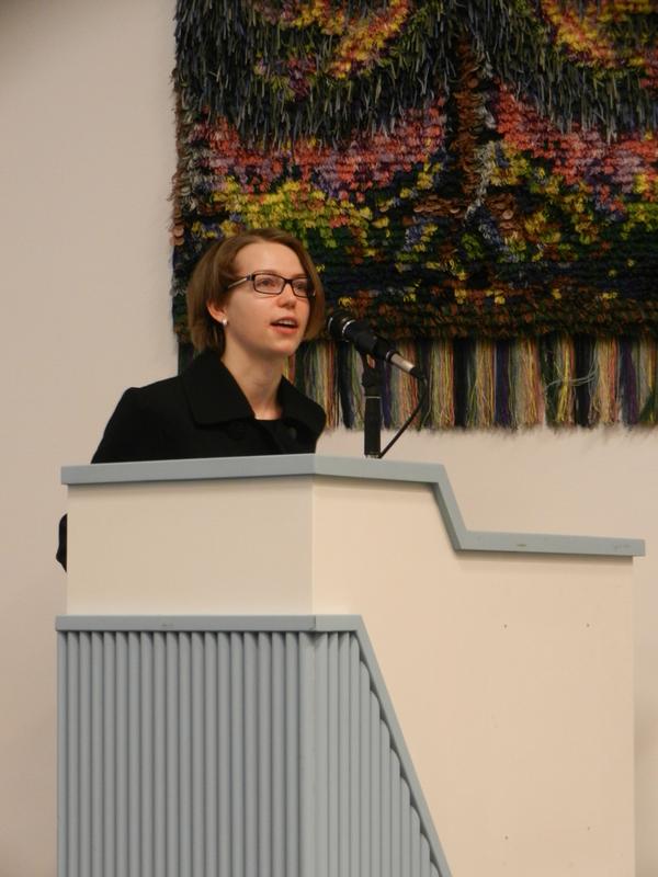 Madeleine Block während ihres Vortrags zum Promotionsthema „Wissensaustausch in Unternehmen“ im Hörsaal der „University of Eastern Finland“ in Kuopio.