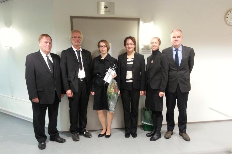 Dr. Madeleine Block in Kuopio mit ihren Betreuern und Prüfern (v. l.) Prof. Dr. Juhani Laurinkari, Prof. Dr. Peter Herrmann, Prof. Dr. Tatiana Khvatova, Dr. Antje Bernier und Dr. Veli-Matti Poutanen