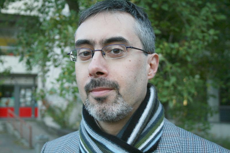 Prof. Dr. Athanassios Pitsoulis und sein Team untersuchen an der Universität Hildesheim Einstellungen junger Menschen zu Staat und Wirtschaft in empirischen Studien.