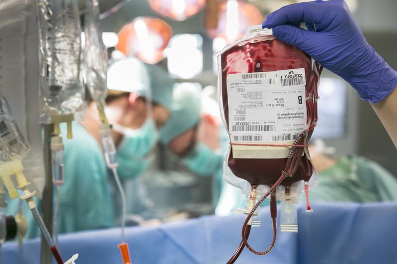 Seit 80 Jahren im Dienst des Patienten tätig - die Transfusionsmedizin am Universitätsklinikum Leipzig. 