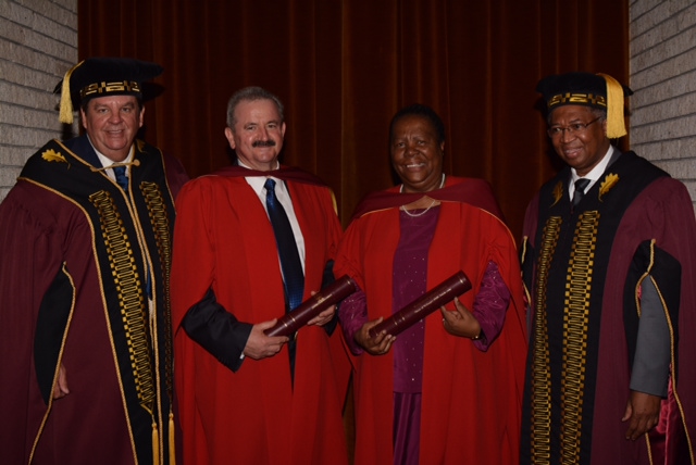 Dr. Johann Rupert, Kanzler der Universität Stellenbosch, Prof. Reimund Neugebauer; Dr. Naledi Pandor und Prof. Russel Botman, Rektor und Vizekanzler der Universität Stellenbosch