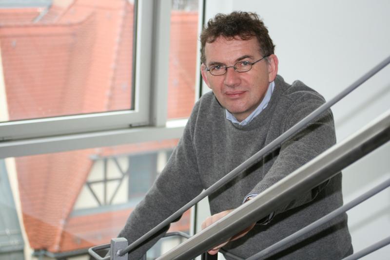 Prof. Dr. Stefan Strohschneider leitet die neue "Forschungstelle interkulturelle und komplexe Arbeitswelten" (FinkA) der Universität Jena.