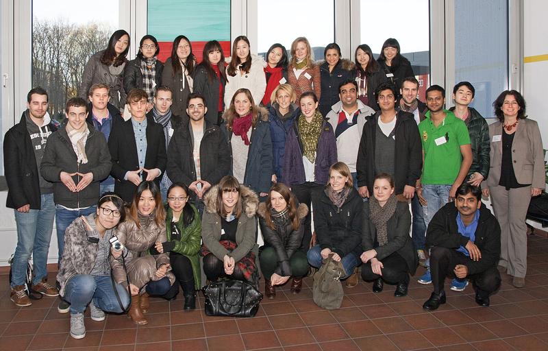  Die internationale Studierendengruppe aus Frankreich freut sich gemeinsam mit ihren Gastgebern von der Hochschule Bochum über eine informative und spannende Zeit im Ruhrgebiet.