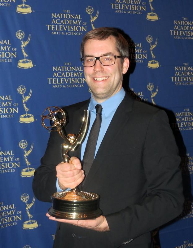 Dr. Thomas Schierl mit dem Emmy 
