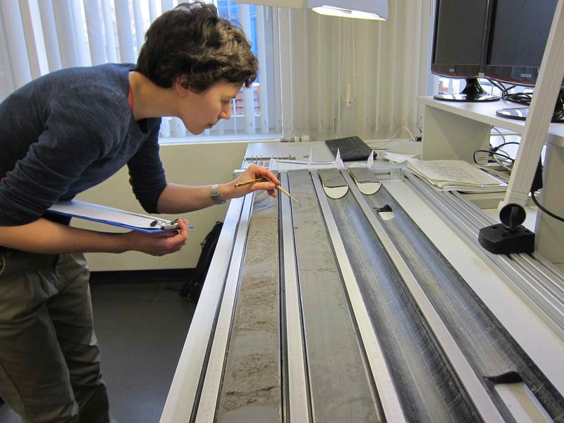 Beprobung eines Sedimentkerns der Ostsee-Expedition