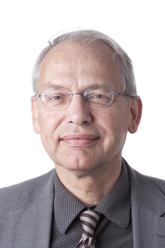 Hans-Martin Hinz wurde zum Honorarprofessor an der Universität Bayreuth ernannt