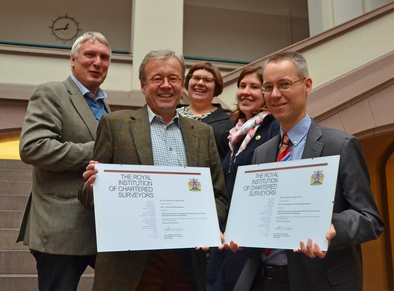 (v.r.n.l.) Prof. Dr. Bernhard Funk, Cordula Watermann (M.A.), Dekanin Prof. Dr. Alexandra Engel, Studiendekan Prof. Dr. Jens Oeljeschlager und Prof. Dr. Rainer Vahland