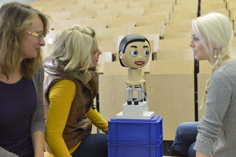 Flobi ist einer der emotionalen Roboter, um die es unter anderem auf der Konferenz HRI 2014 in Bielefeld geht. Der Roboterkopf wurde am Exzellenzcluster CITEC entwickelt.