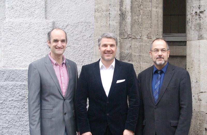 Die Zusammenarbeit wird intensiviert. Von links: Prof. Dr. Christian Maercker (Rektor der Hochschule Esslingen), Prof. Dr. Michael Bauer (Partner und Geschäftsführer bei Drees & Sommer) und  Prof. Ger