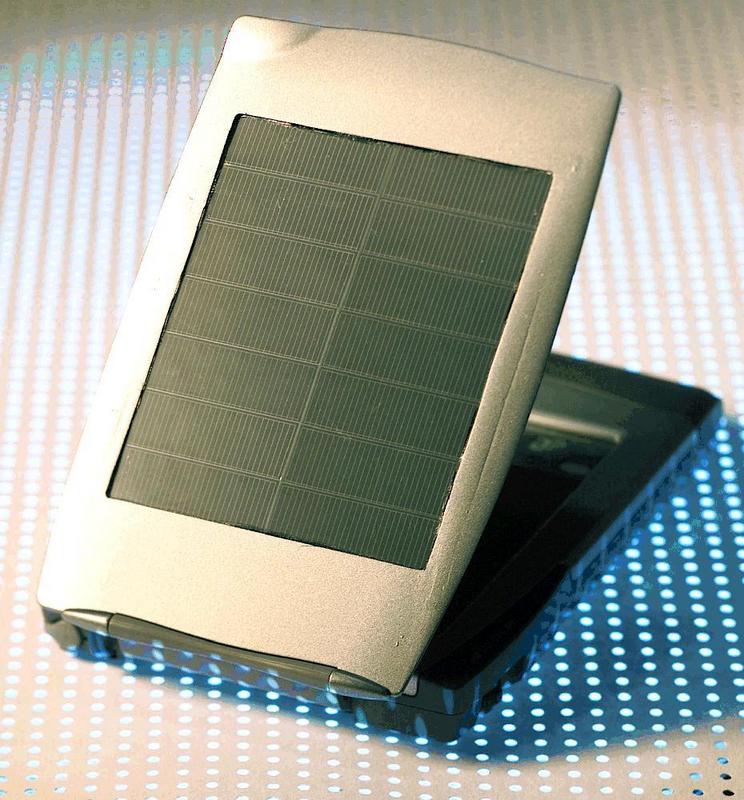 Ausgestattet mit Hochleistungs-Solarzellen, muss dieser Palmtop vom Typ Casio PV-250X nicht mehr mit Strom aus der Steckdose versorgt werden. ©Fraunhofer ISE