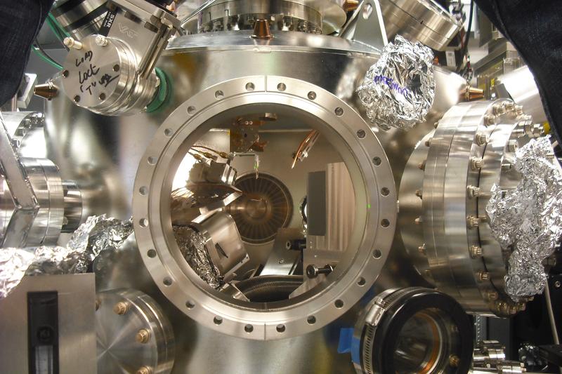 Vakuum-Kammer, in der sich die untersuchte probe während des Experiments befand. 